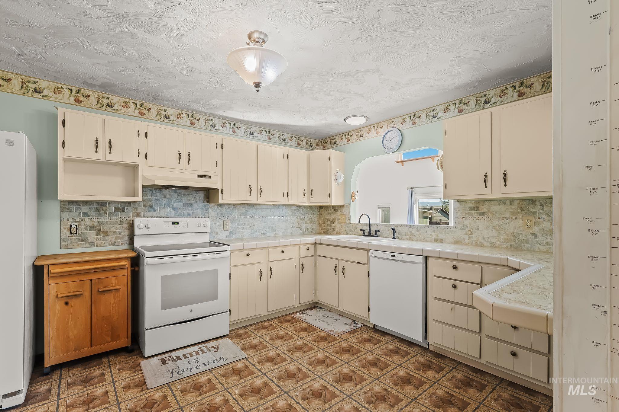 1344 Hemlock Ave, Lewiston, Idaho 83501, 3 Bedrooms, 2 Bathrooms, Residential For Sale, Price $404,000,MLS 99003082