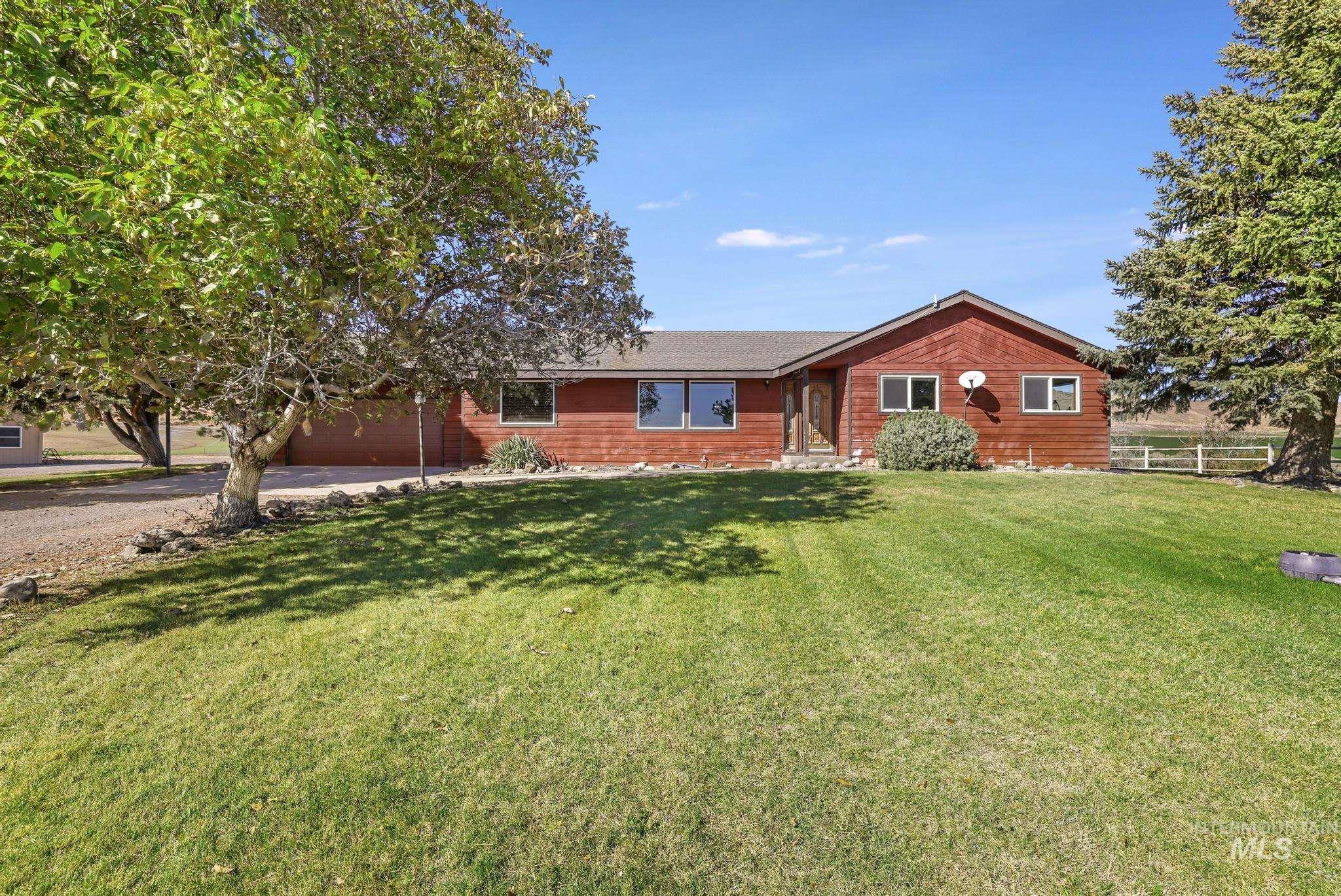 4296 W Arrow Head Dr, Glenns Ferry, Idaho 83623, 3 Bedrooms, 2.5 Bathrooms, Residential For Sale, Price $750,000,MLS 99003083