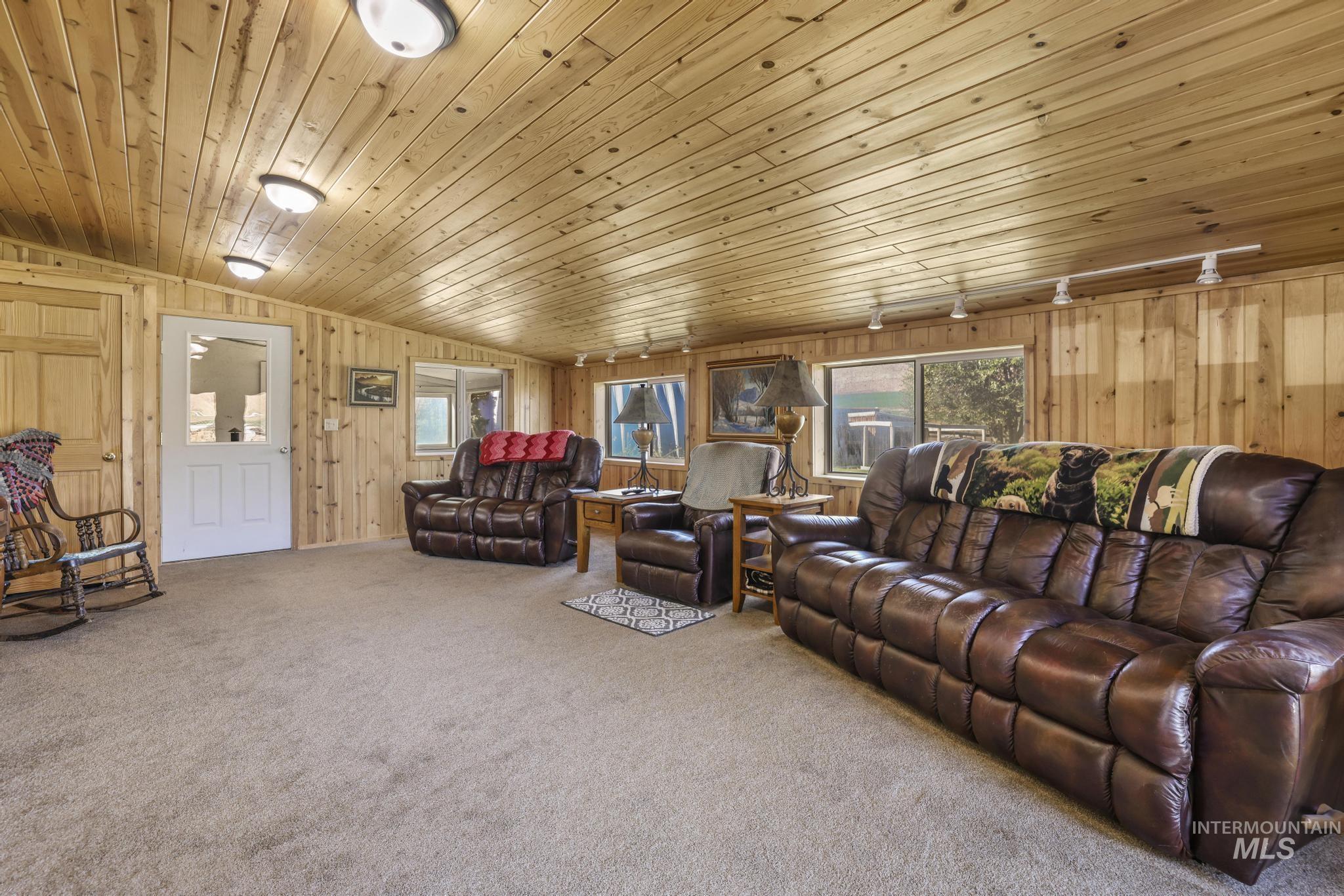 4296 W Arrow Head Dr, Glenns Ferry, Idaho 83623, 3 Bedrooms, 2.5 Bathrooms, Residential For Sale, Price $750,000,MLS 99003083