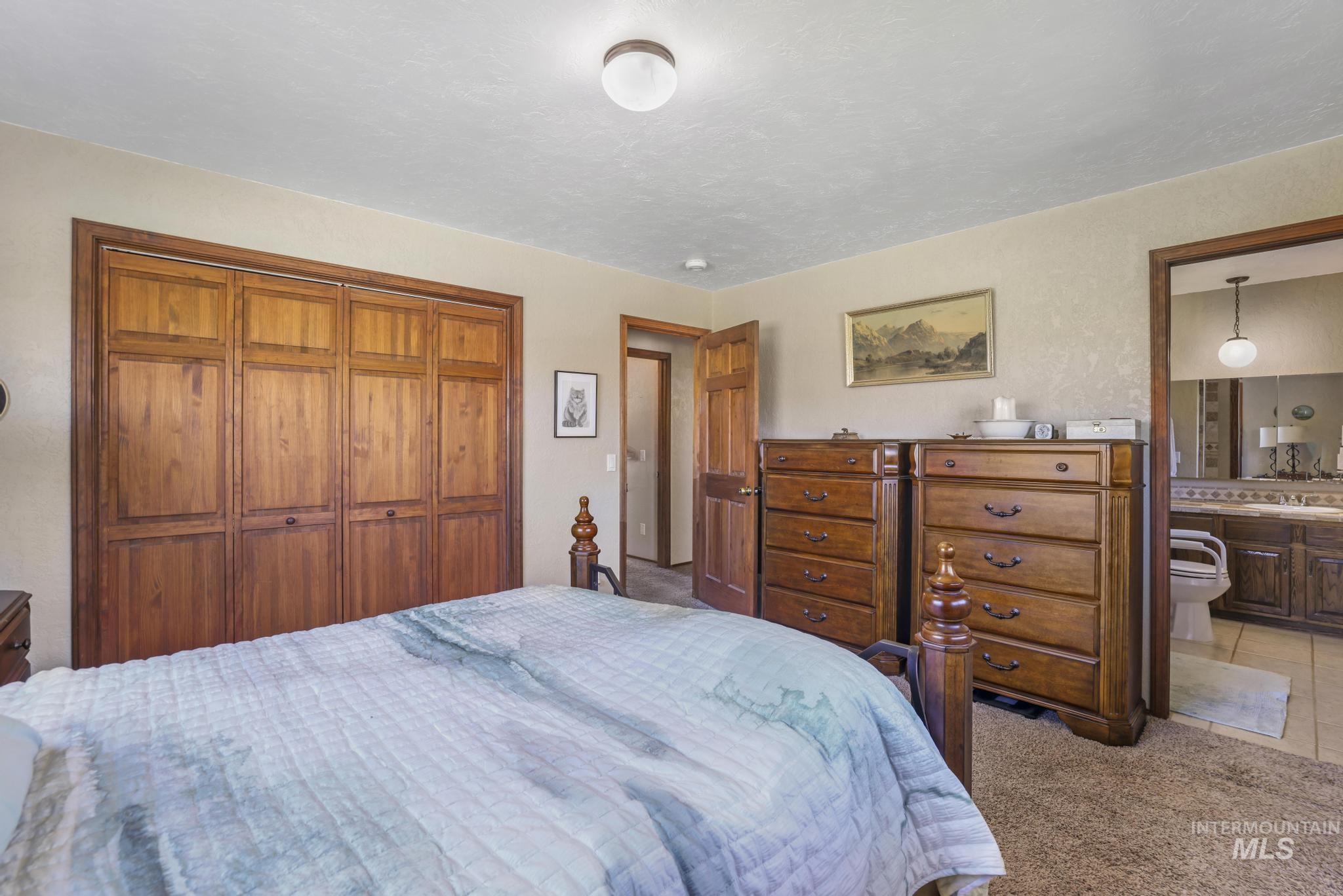 4296 W Arrow Head Dr, Glenns Ferry, Idaho 83623, 3 Bedrooms, 2.5 Bathrooms, Residential For Sale, Price $750,000,MLS 99003083