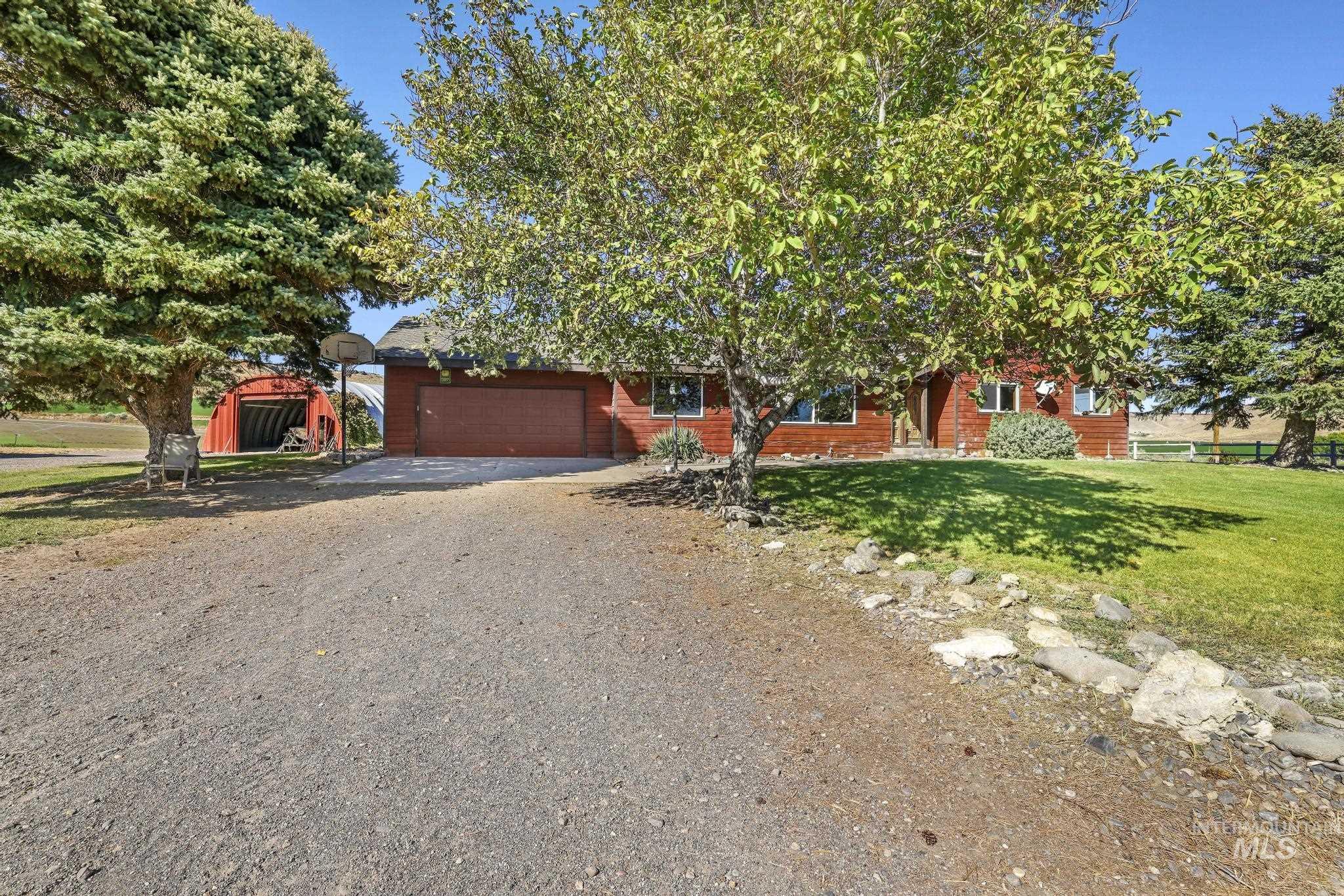 4296 W Arrow Head Dr, Glenns Ferry, Idaho 83623, 3 Bedrooms, 2.5 Bathrooms, Residential For Sale, Price $750,000,MLS 99003083