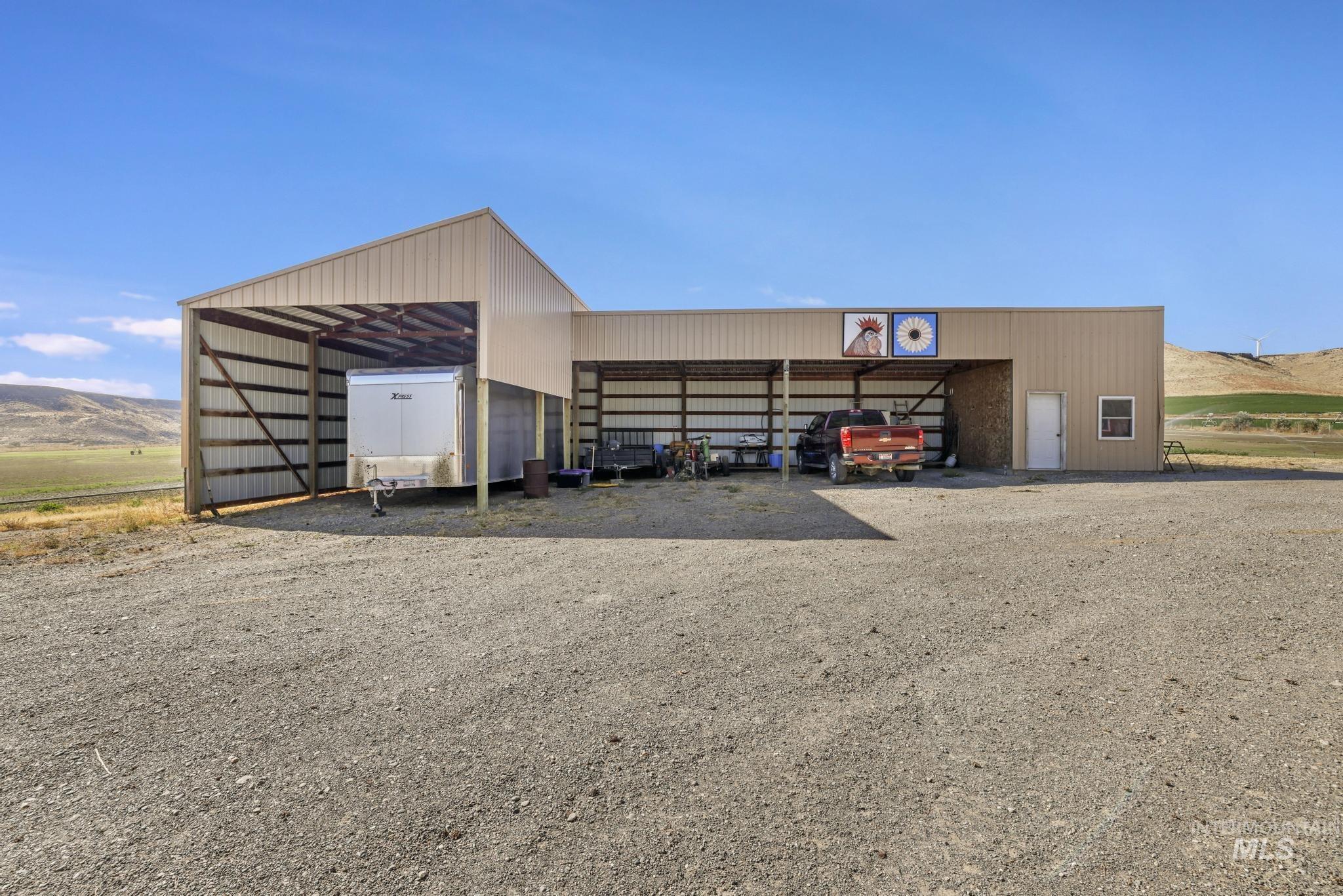 4296 W Arrow Head Dr, Glenns Ferry, Idaho 83623, 3 Bedrooms, 2.5 Bathrooms, Residential For Sale, Price $750,000,MLS 99003083