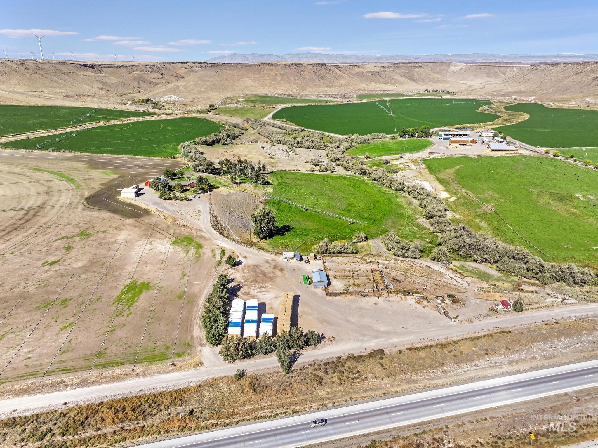 4296 W Arrow Head Dr, Glenns Ferry, Idaho 83623, 3 Bedrooms, 2.5 Bathrooms, Residential For Sale, Price $750,000,MLS 99003083