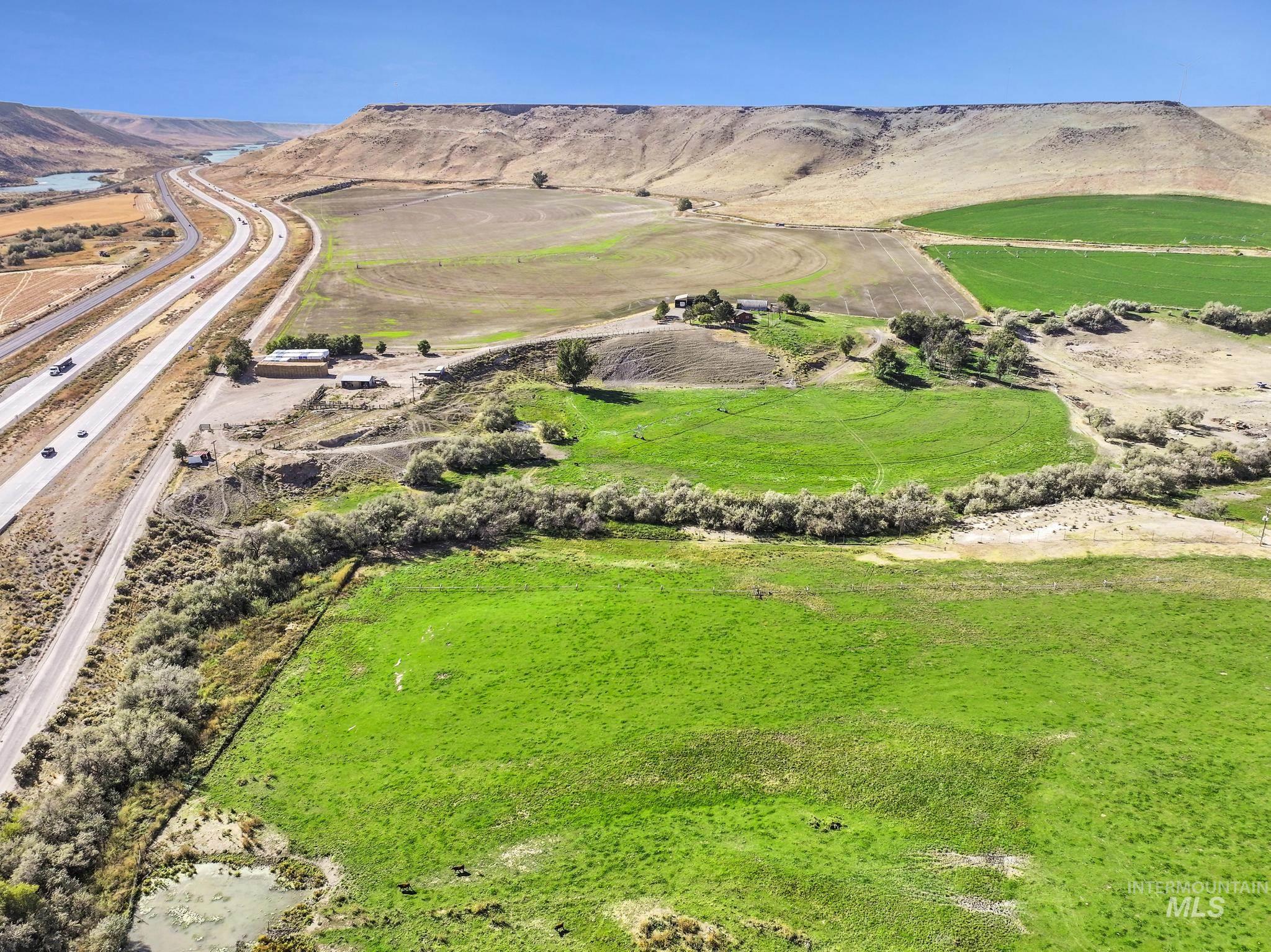 4296 W Arrow Head Dr, Glenns Ferry, Idaho 83623, 3 Bedrooms, 2.5 Bathrooms, Residential For Sale, Price $750,000,MLS 99003083