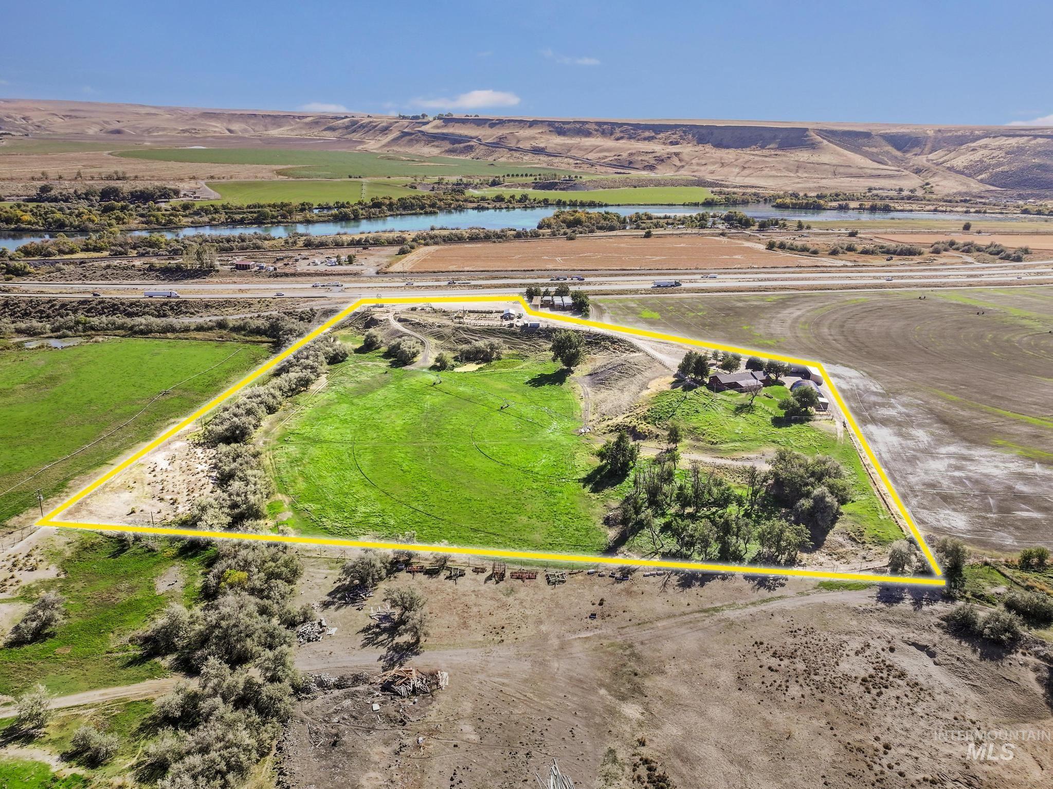 4296 W Arrow Head Dr, Glenns Ferry, Idaho 83623, 3 Bedrooms, 2.5 Bathrooms, Residential For Sale, Price $750,000,MLS 99003083