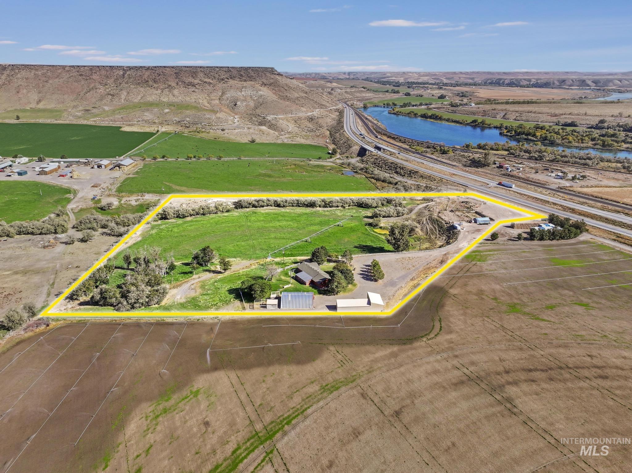 4296 W Arrow Head Dr, Glenns Ferry, Idaho 83623, 3 Bedrooms, 2.5 Bathrooms, Residential For Sale, Price $750,000,MLS 99003083