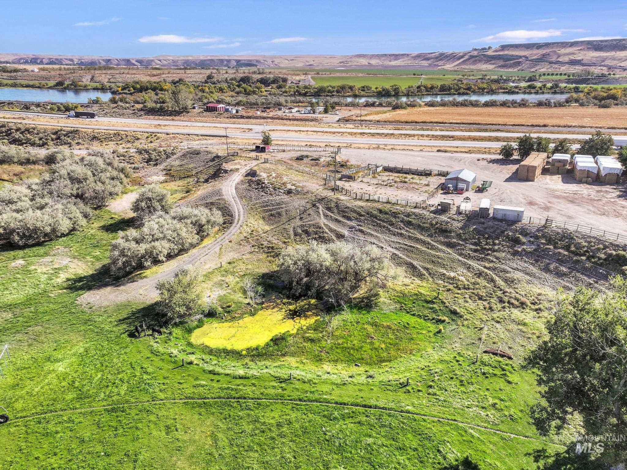 4296 W Arrow Head Dr, Glenns Ferry, Idaho 83623, 3 Bedrooms, 2.5 Bathrooms, Residential For Sale, Price $750,000,MLS 99003083