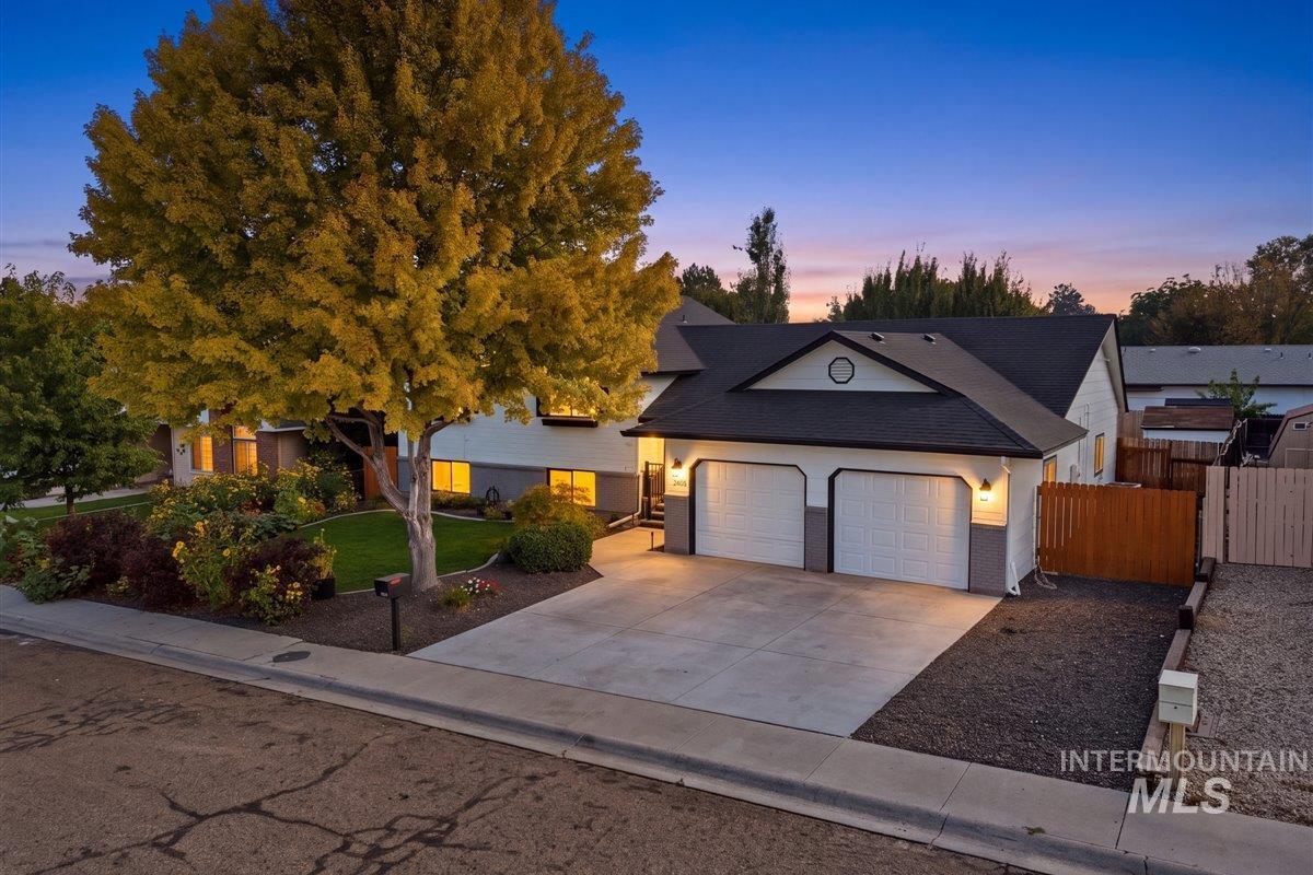 2405 Airport Avenue, Caldwell, Idaho 83605, 3 Bedrooms, 3 Bathrooms, Residential For Sale, Price $484,000,MLS 99003085