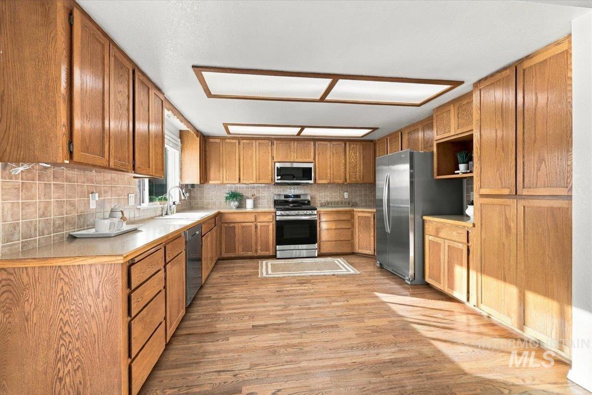 2405 Airport Avenue, Caldwell, Idaho 83605, 3 Bedrooms, 3 Bathrooms, Residential For Sale, Price $484,000,MLS 99003085
