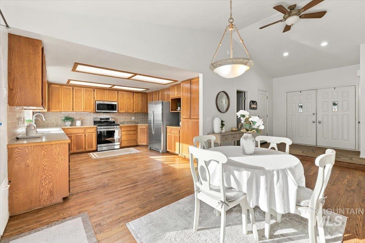 2405 Airport Avenue, Caldwell, Idaho 83605, 3 Bedrooms, 3 Bathrooms, Residential For Sale, Price $484,000,MLS 99003085