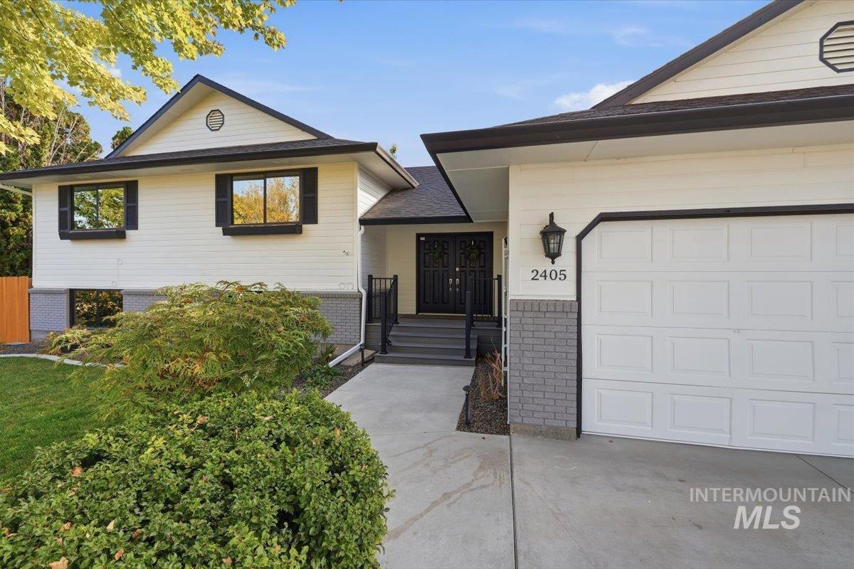 2405 Airport Avenue, Caldwell, Idaho 83605, 3 Bedrooms, 3 Bathrooms, Residential For Sale, Price $484,000,MLS 99003085