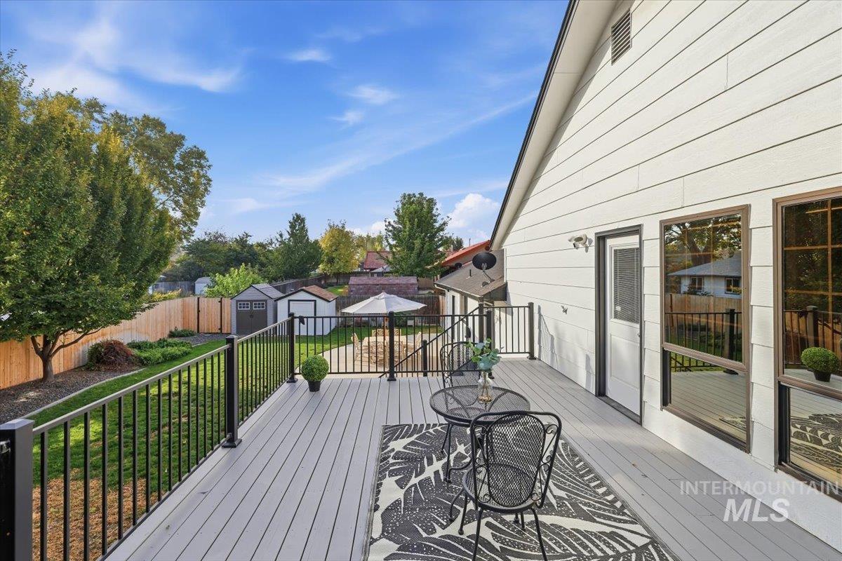 2405 Airport Avenue, Caldwell, Idaho 83605, 3 Bedrooms, 3 Bathrooms, Residential For Sale, Price $484,000,MLS 99003085
