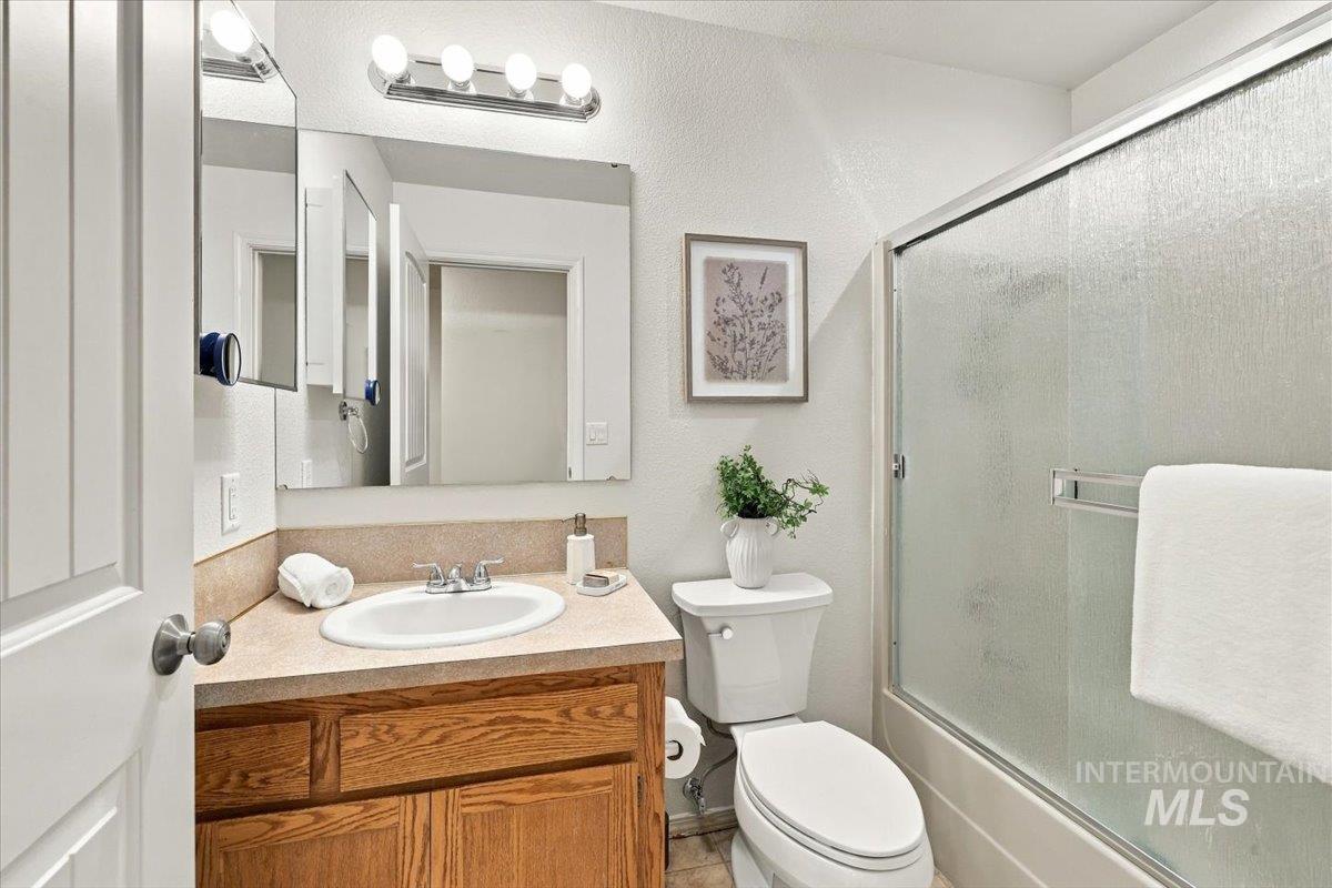 2405 Airport Avenue, Caldwell, Idaho 83605, 3 Bedrooms, 3 Bathrooms, Residential For Sale, Price $484,000,MLS 99003085