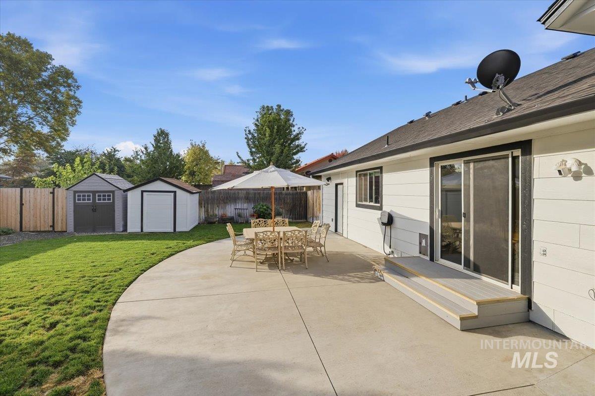 2405 Airport Avenue, Caldwell, Idaho 83605, 3 Bedrooms, 3 Bathrooms, Residential For Sale, Price $484,000,MLS 99003085