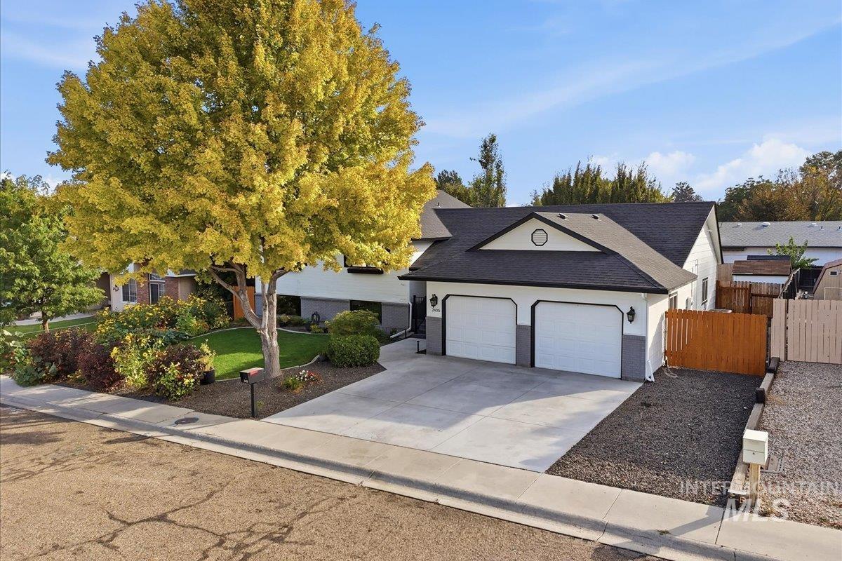 2405 Airport Avenue, Caldwell, Idaho 83605, 3 Bedrooms, 3 Bathrooms, Residential For Sale, Price $484,000,MLS 99003085