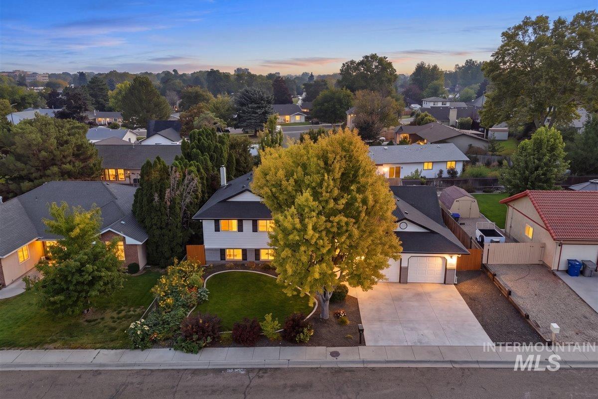 2405 Airport Avenue, Caldwell, Idaho 83605, 3 Bedrooms, 3 Bathrooms, Residential For Sale, Price $484,000,MLS 99003085