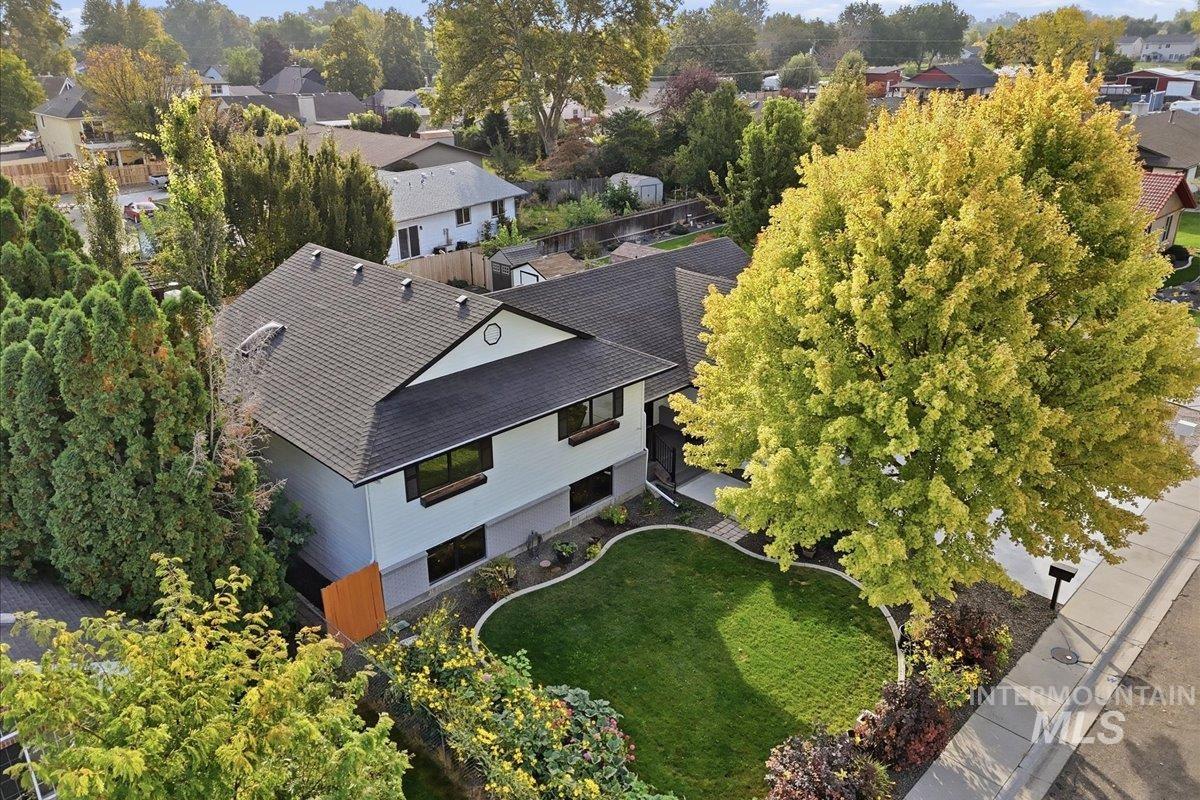 2405 Airport Avenue, Caldwell, Idaho 83605, 3 Bedrooms, 3 Bathrooms, Residential For Sale, Price $484,000,MLS 99003085