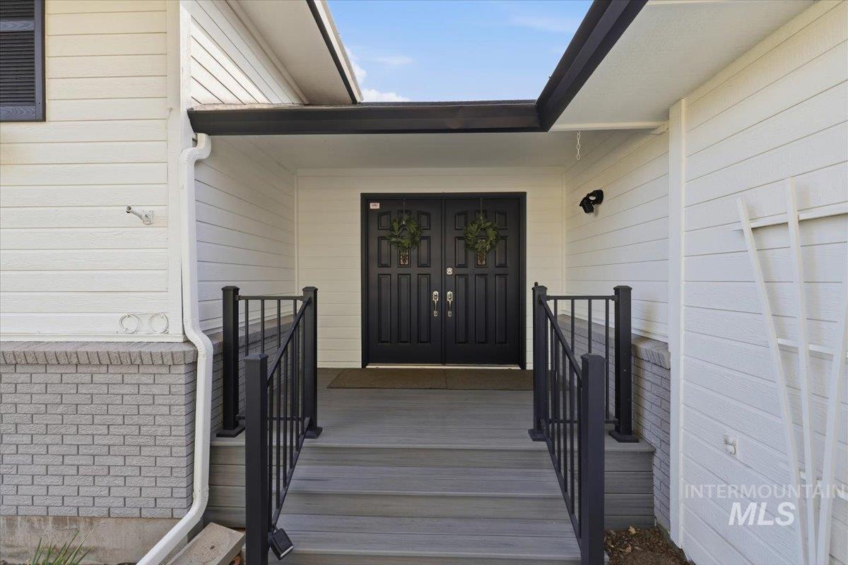 2405 Airport Avenue, Caldwell, Idaho 83605, 3 Bedrooms, 3 Bathrooms, Residential For Sale, Price $484,000,MLS 99003085
