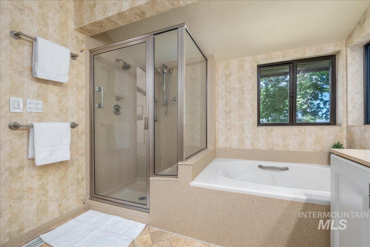 6484 W Hollilynn Dr, Boise, Idaho 83709, 3 Bedrooms, 2.5 Bathrooms, Residential For Sale, Price $1,115,000,MLS 99003090