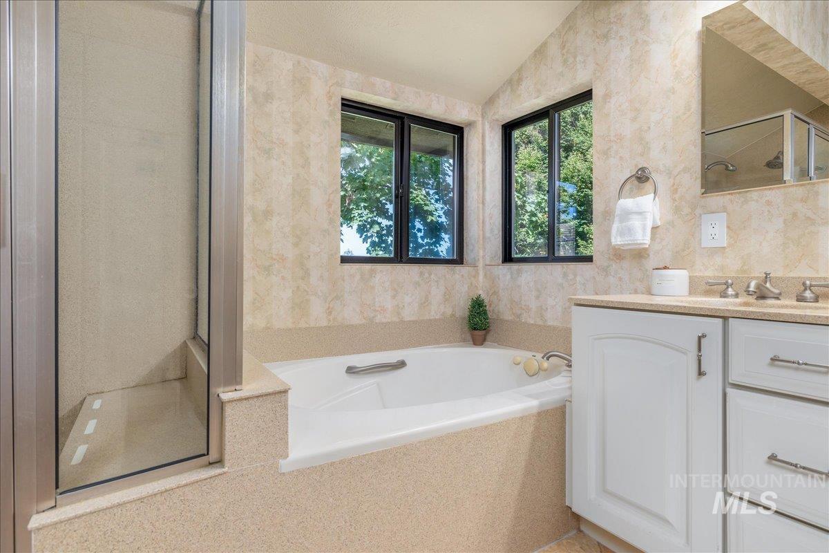 6484 W Hollilynn Dr, Boise, Idaho 83709, 3 Bedrooms, 2.5 Bathrooms, Residential For Sale, Price $1,115,000,MLS 99003090