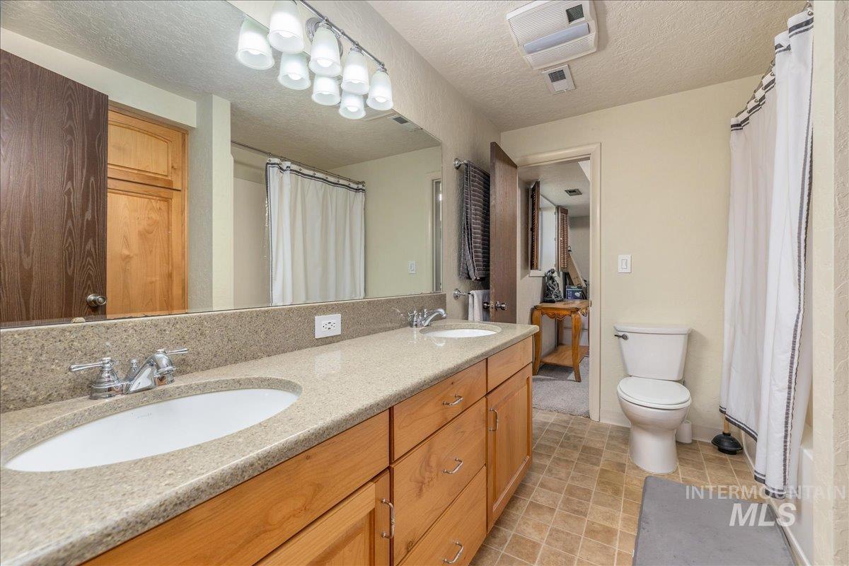 6484 W Hollilynn Dr, Boise, Idaho 83709, 3 Bedrooms, 2.5 Bathrooms, Residential For Sale, Price $1,115,000,MLS 99003090