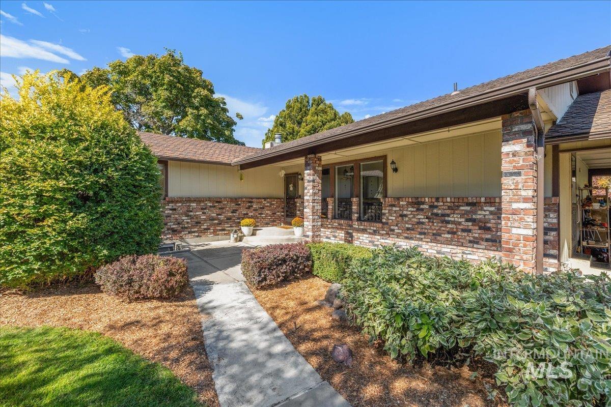 6484 W Hollilynn Dr, Boise, Idaho 83709, 3 Bedrooms, 2.5 Bathrooms, Residential For Sale, Price $1,115,000,MLS 99003090