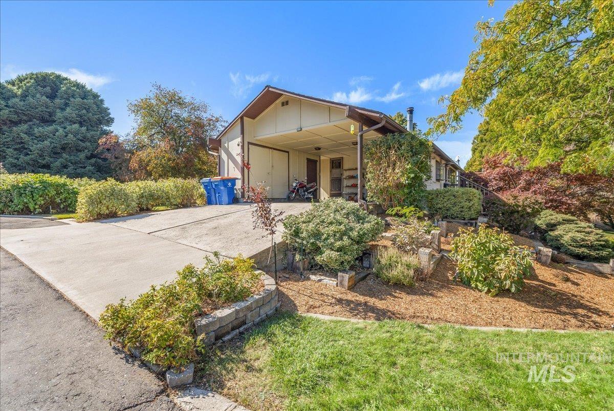 6484 W Hollilynn Dr, Boise, Idaho 83709, 3 Bedrooms, 2.5 Bathrooms, Residential For Sale, Price $1,115,000,MLS 99003090