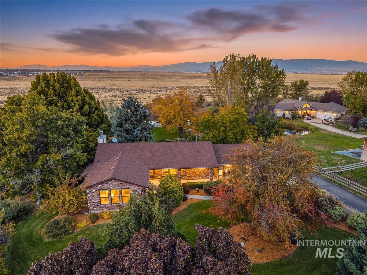 6484 W Hollilynn Dr, Boise, Idaho 83709, 3 Bedrooms, 2.5 Bathrooms, Residential For Sale, Price $1,115,000,MLS 99003090