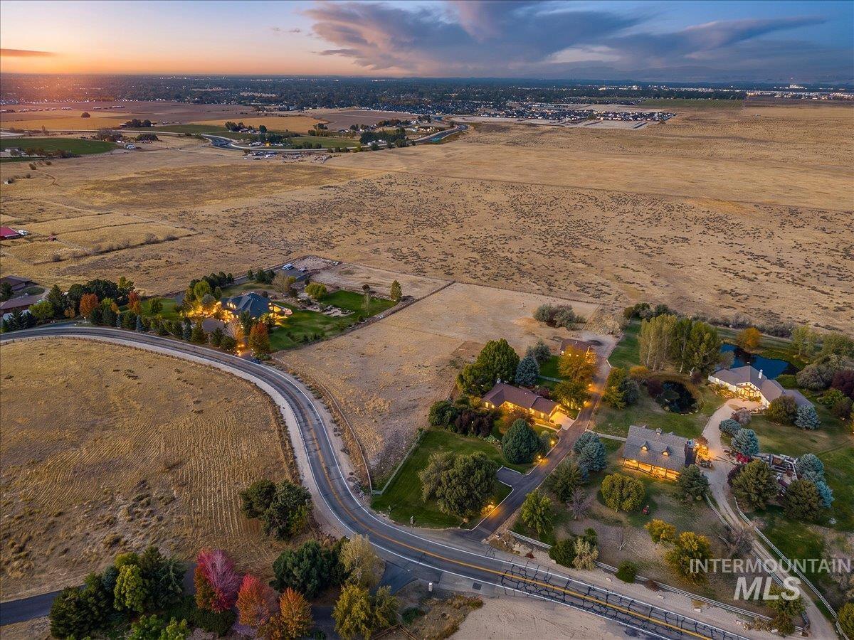 6484 W Hollilynn Dr, Boise, Idaho 83709, 3 Bedrooms, 2.5 Bathrooms, Residential For Sale, Price $1,115,000,MLS 99003090