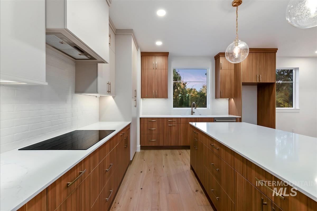 3213 W Moore, Boise, Idaho 83702, 3 Bedrooms, 3.5 Bathrooms, Residential For Sale, Price $819,900,MLS 99003091