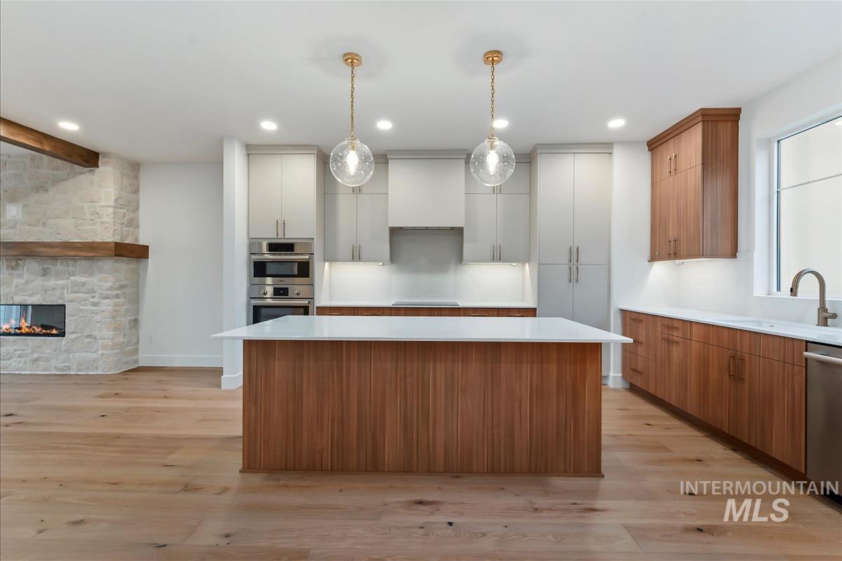 3213 W Moore, Boise, Idaho 83702, 3 Bedrooms, 3.5 Bathrooms, Residential For Sale, Price $819,900,MLS 99003091