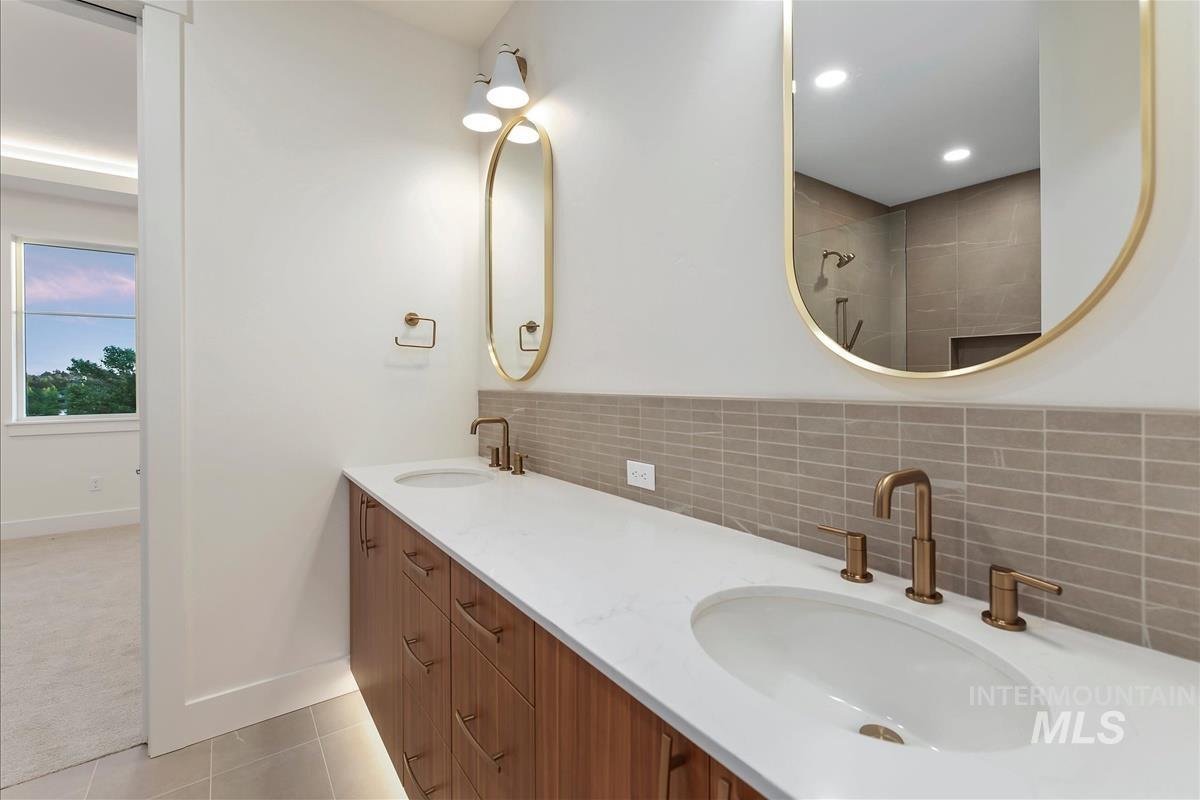 3213 W Moore, Boise, Idaho 83702, 3 Bedrooms, 3.5 Bathrooms, Residential For Sale, Price $819,900,MLS 99003091