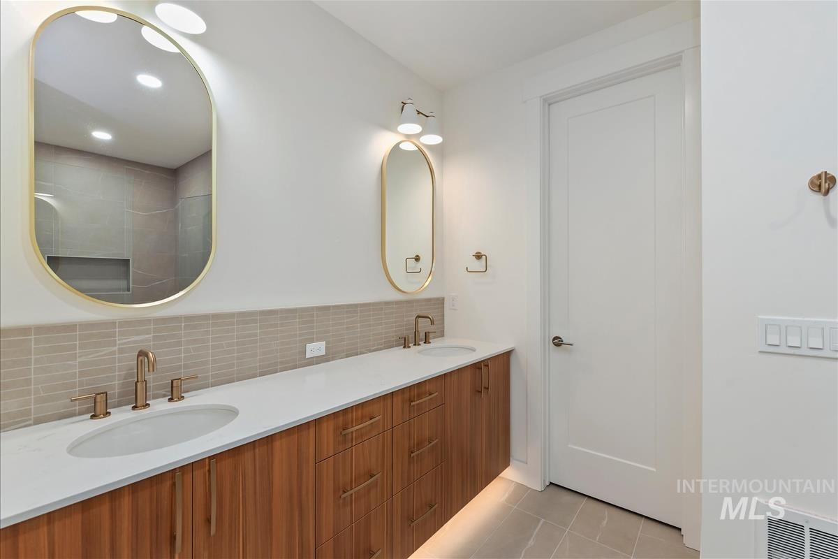 3213 W Moore, Boise, Idaho 83702, 3 Bedrooms, 3.5 Bathrooms, Residential For Sale, Price $819,900,MLS 99003091