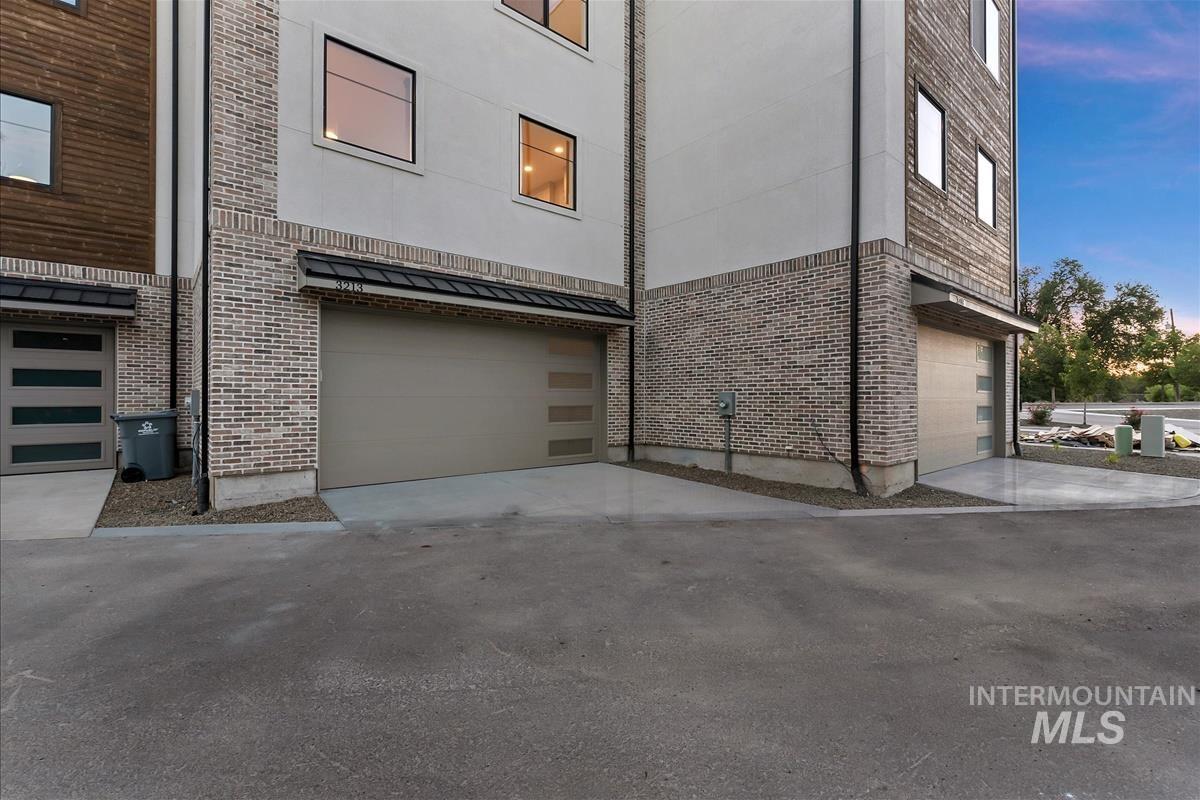 3213 W Moore, Boise, Idaho 83702, 3 Bedrooms, 3.5 Bathrooms, Residential For Sale, Price $819,900,MLS 99003091