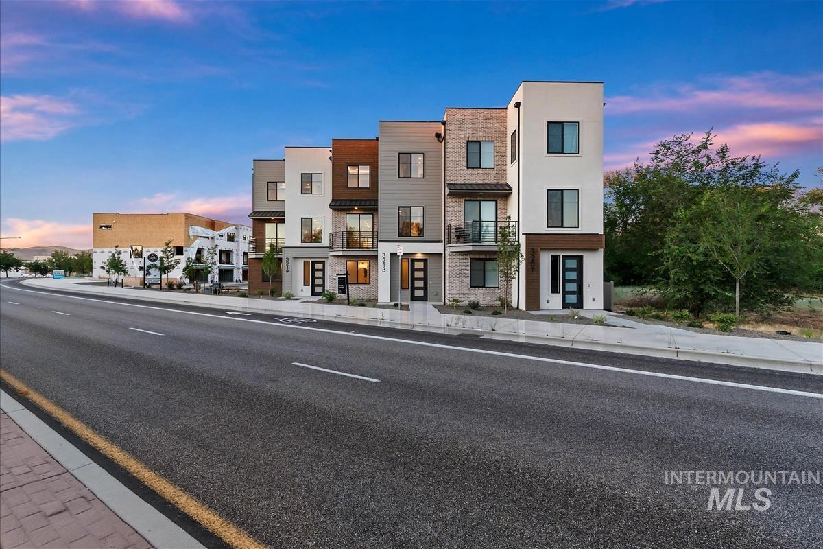 3213 W Moore, Boise, Idaho 83702, 3 Bedrooms, 3.5 Bathrooms, Residential For Sale, Price $819,900,MLS 99003091