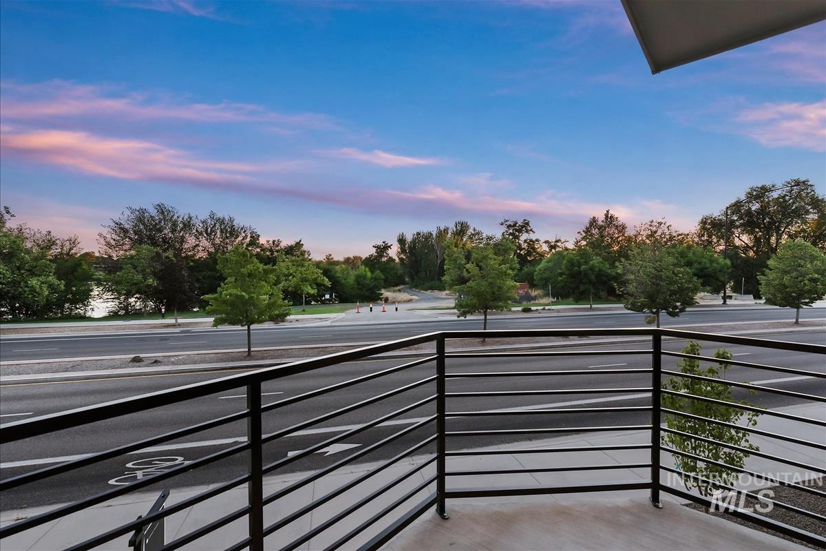3213 W Moore, Boise, Idaho 83702, 3 Bedrooms, 3.5 Bathrooms, Residential For Sale, Price $819,900,MLS 99003091