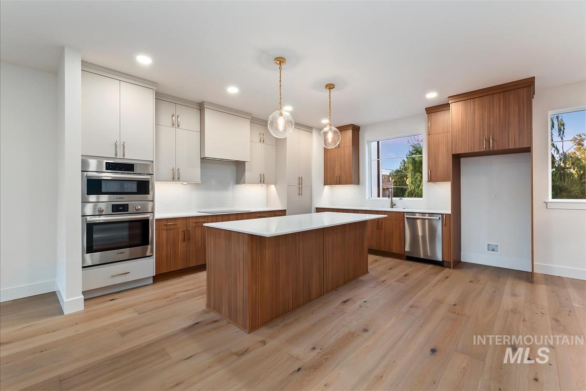 3213 W Moore, Boise, Idaho 83702, 3 Bedrooms, 3.5 Bathrooms, Residential For Sale, Price $819,900,MLS 99003091