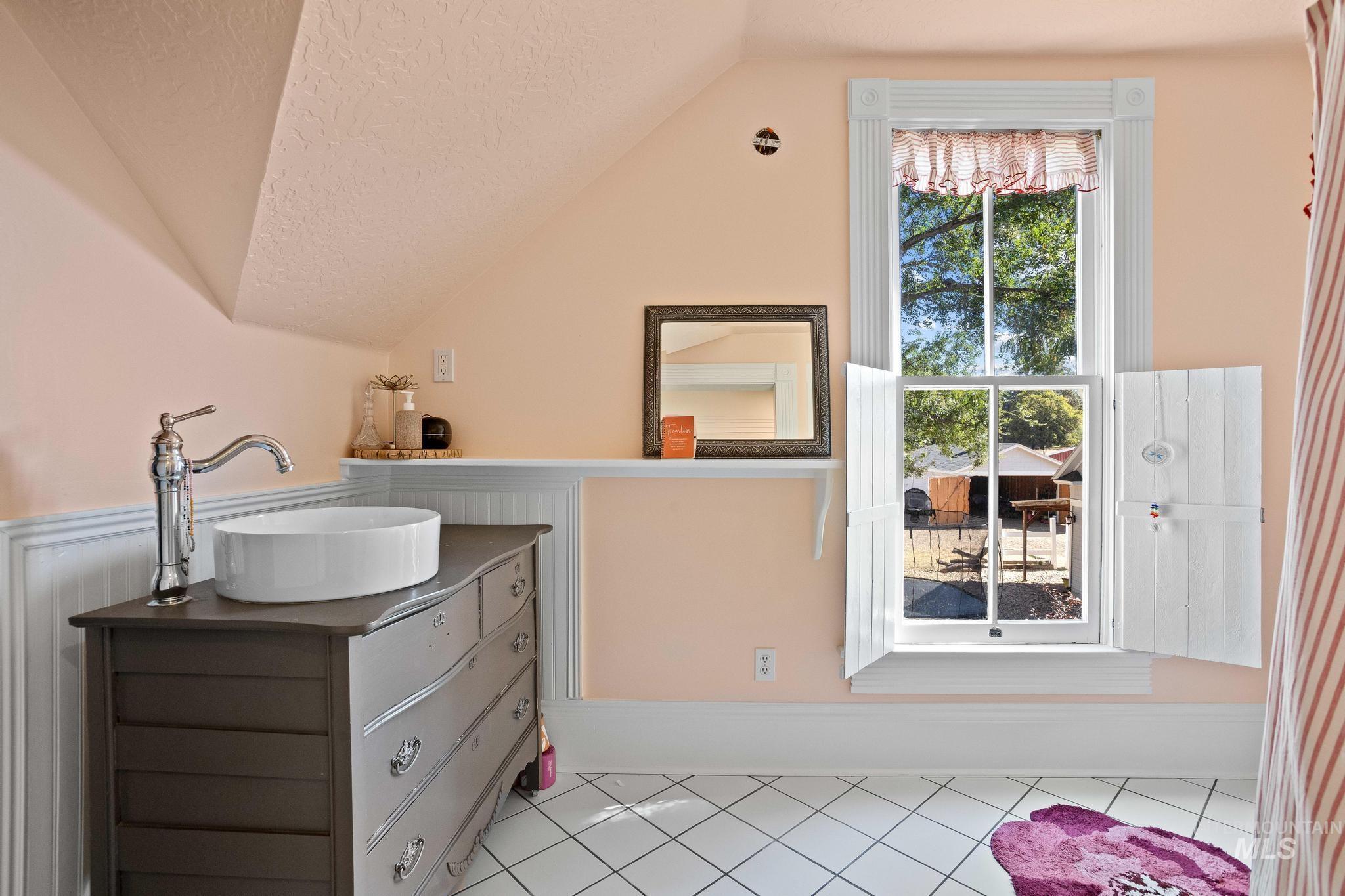 278 E Beacon Light Rd, Eagle, Idaho 83616, 2 Bedrooms, 2.5 Bathrooms, Residential For Sale, Price $1,200,000,MLS 99003092