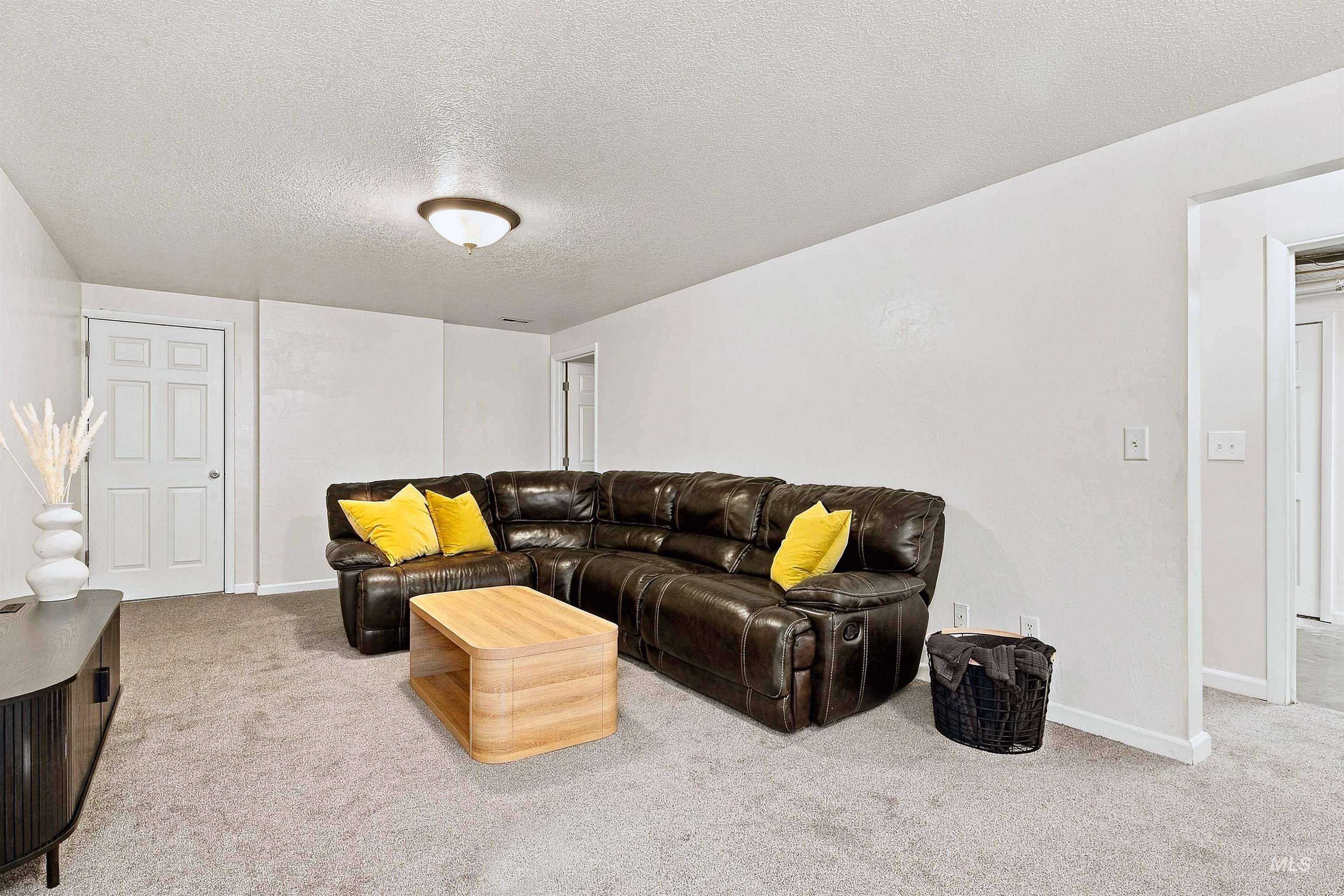 10909 W Estate Drive, Boise, Idaho 83709, 4 Bedrooms, 3 Bathrooms, Residential For Sale, Price $769,000,MLS 99003096