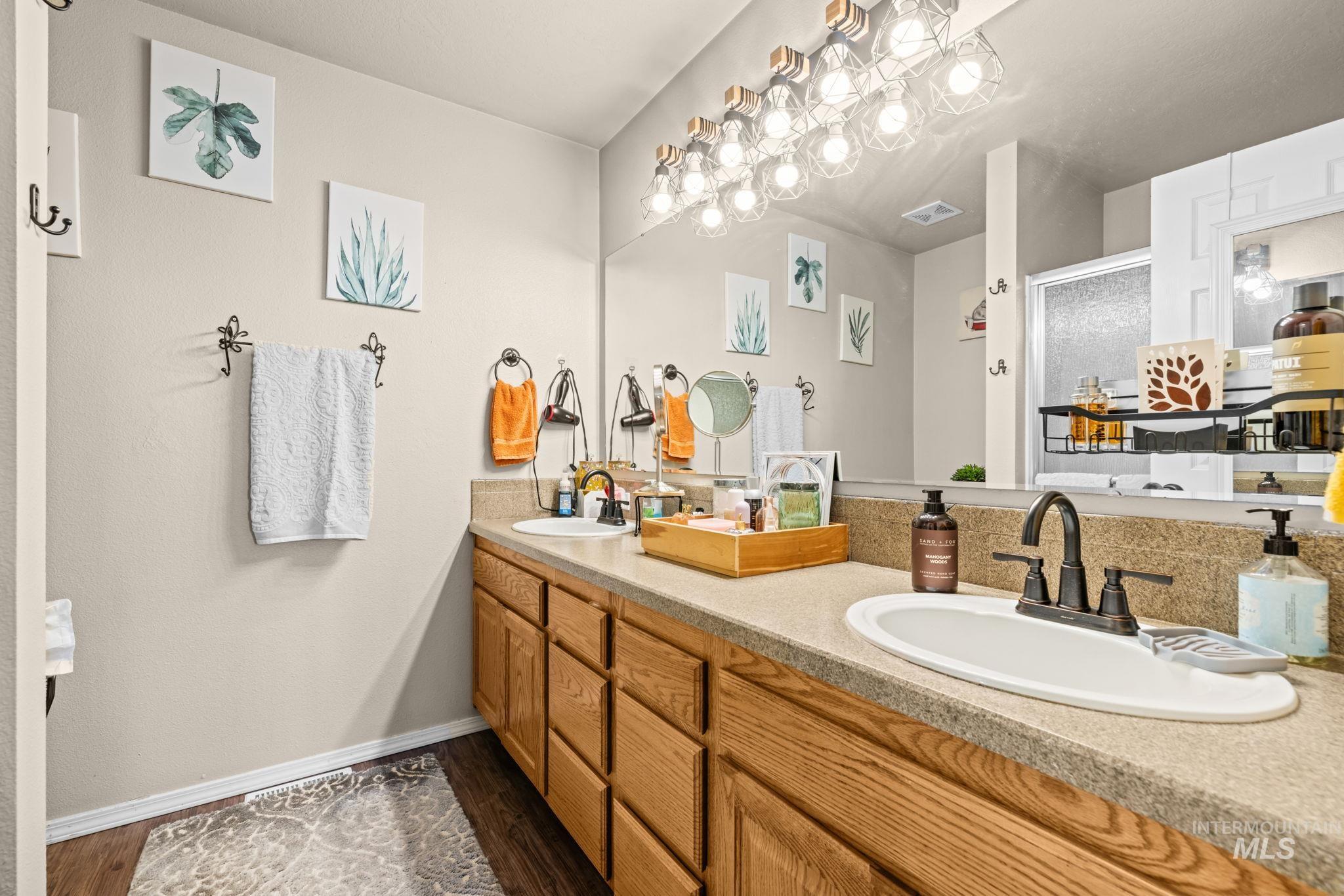 1809 W Eaglecrest Dr, Nampa, Idaho 83651, 3 Bedrooms, 2.5 Bathrooms, Residential For Sale, Price $295,000,MLS 99003106
