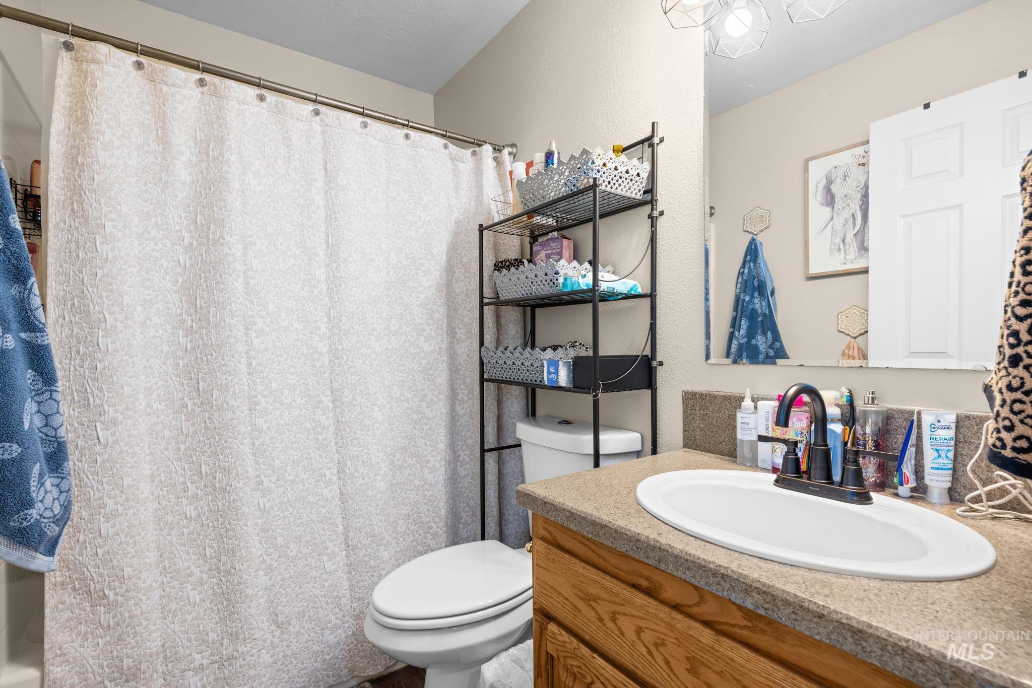 1809 W Eaglecrest Dr, Nampa, Idaho 83651, 3 Bedrooms, 2.5 Bathrooms, Residential For Sale, Price $295,000,MLS 99003106