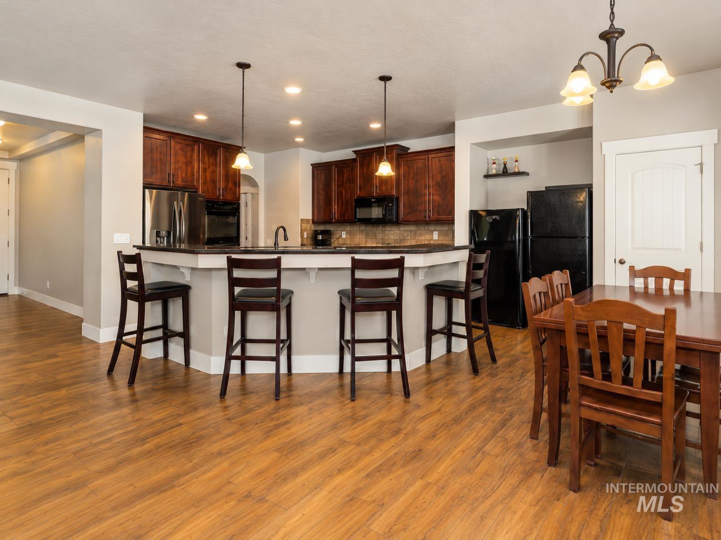 847 N Tullshire Way, Eagle, Idaho 83616, 4 Bedrooms, 4 Bathrooms, Residential For Sale, Price $745,000,MLS 99003109