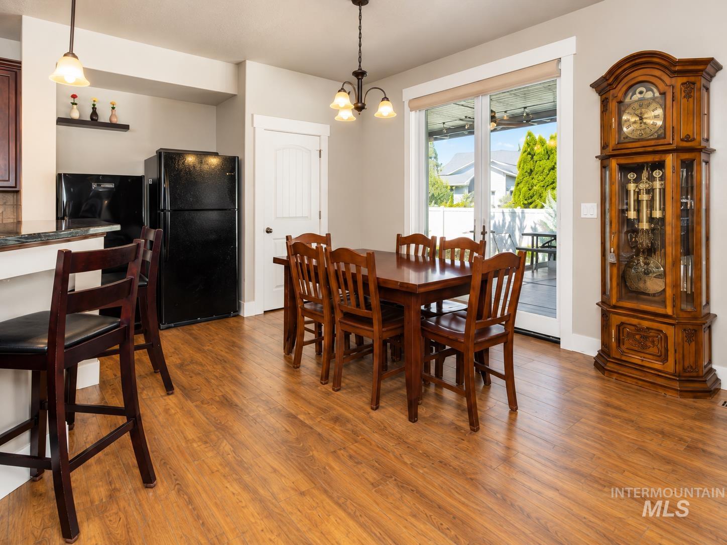 847 N Tullshire Way, Eagle, Idaho 83616, 4 Bedrooms, 4 Bathrooms, Residential For Sale, Price $745,000,MLS 99003109