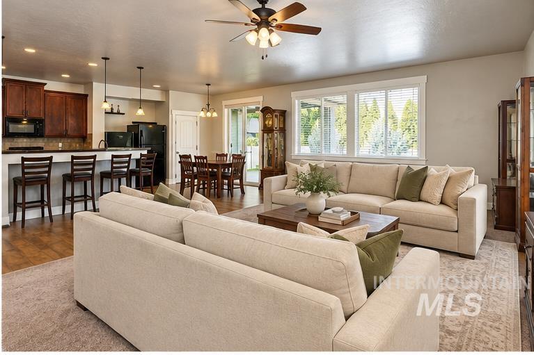 847 N Tullshire Way, Eagle, Idaho 83616, 4 Bedrooms, 4 Bathrooms, Residential For Sale, Price $745,000,MLS 99003109