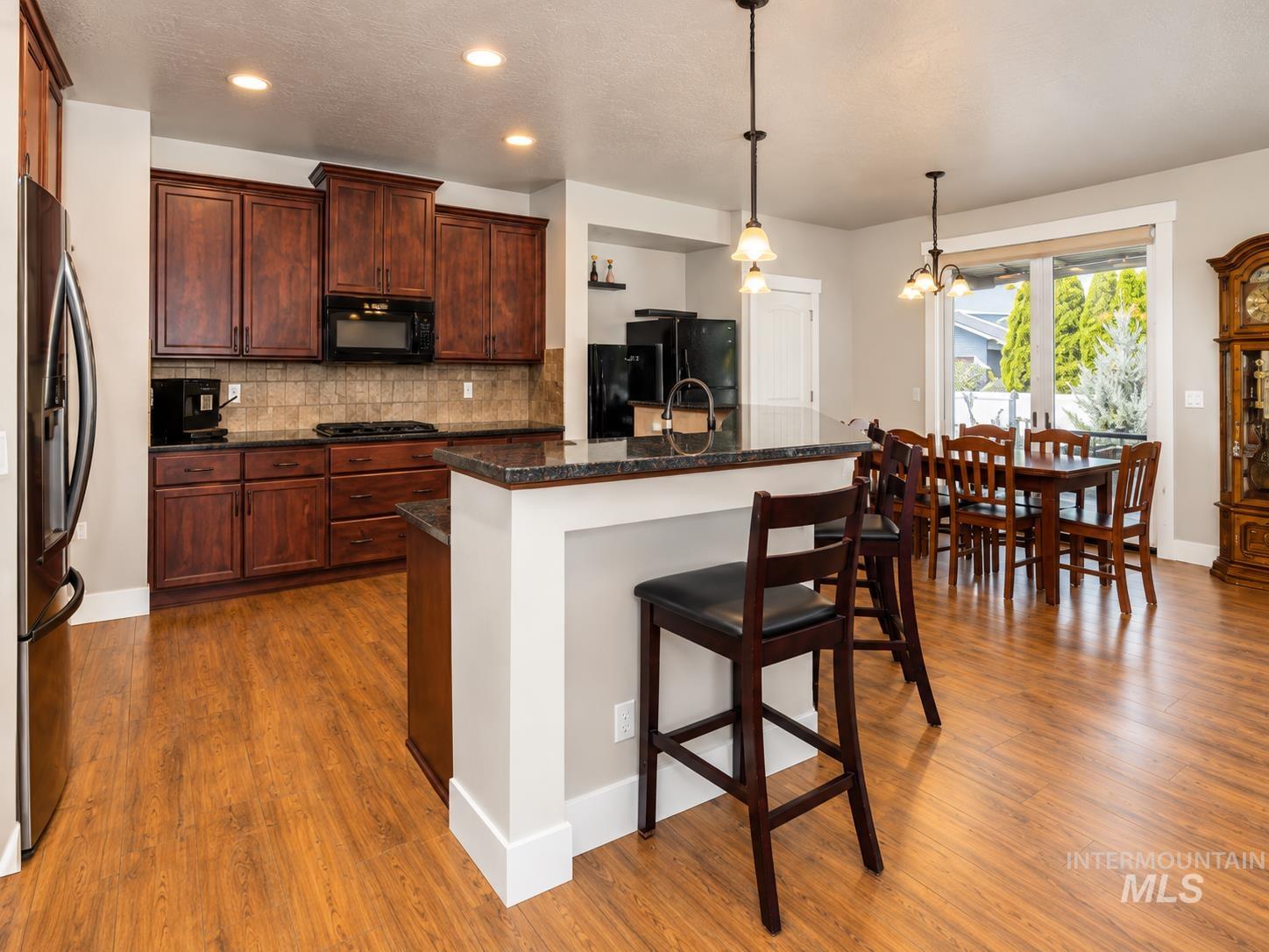 847 N Tullshire Way, Eagle, Idaho 83616, 4 Bedrooms, 4 Bathrooms, Residential For Sale, Price $745,000,MLS 99003109