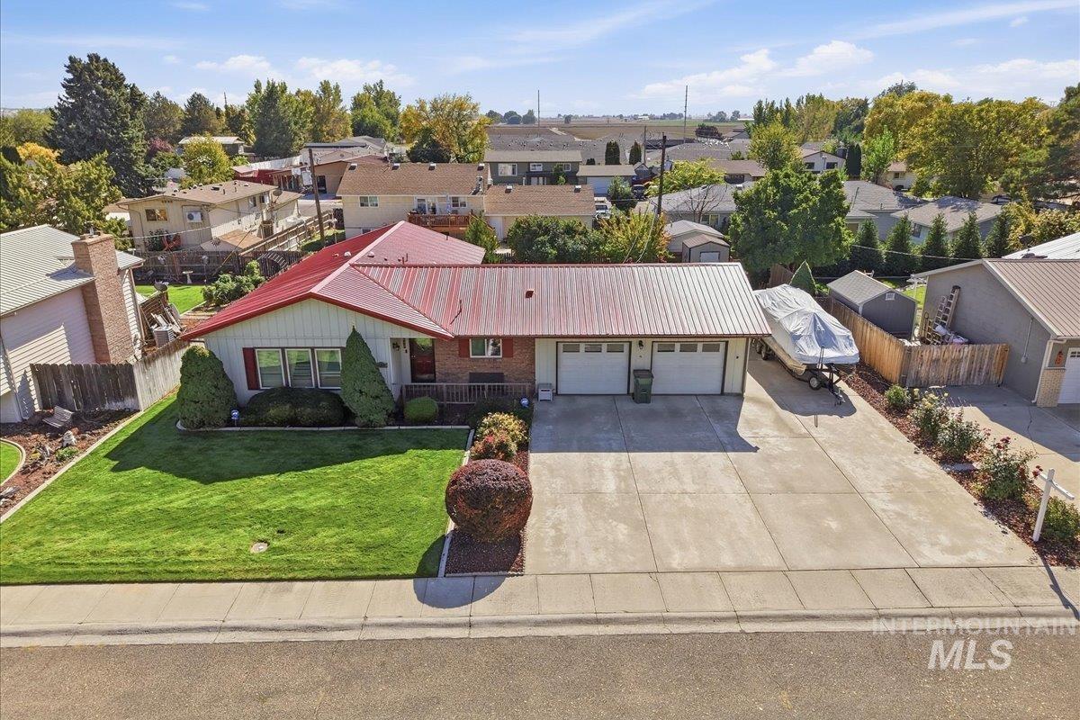 1230 SW 15th St, Ontario, Oregon 97914, 3 Bedrooms, 3 Bathrooms, Residential For Sale, Price $355,000,MLS 99003114