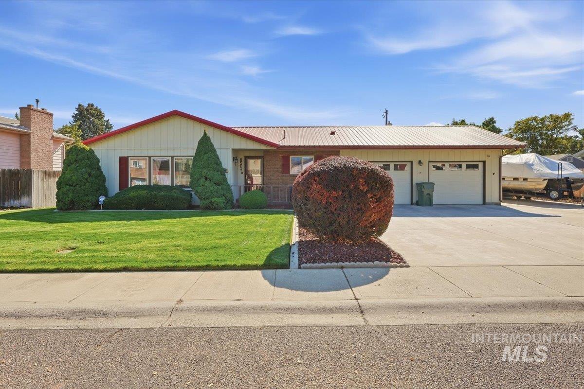 1230 SW 15th St, Ontario, Oregon 97914, 3 Bedrooms, 3 Bathrooms, Residential For Sale, Price $355,000,MLS 99003114