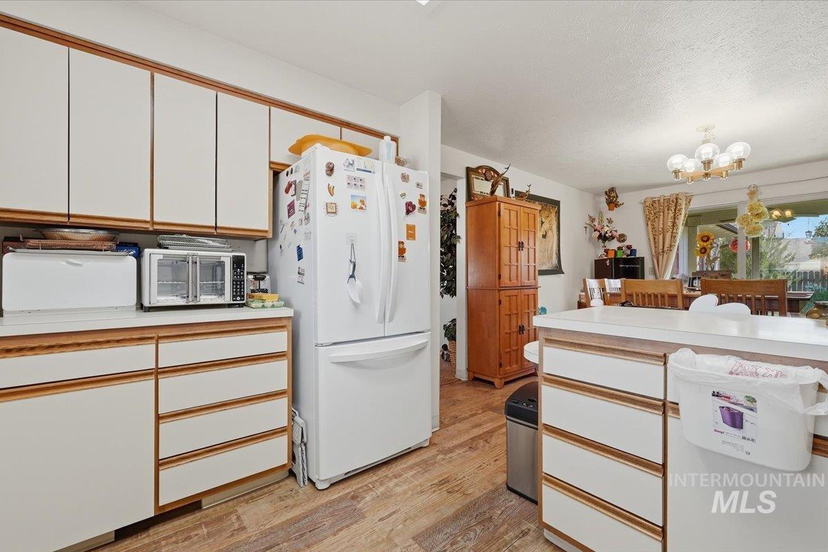 1230 SW 15th St, Ontario, Oregon 97914, 3 Bedrooms, 3 Bathrooms, Residential For Sale, Price $355,000,MLS 99003114