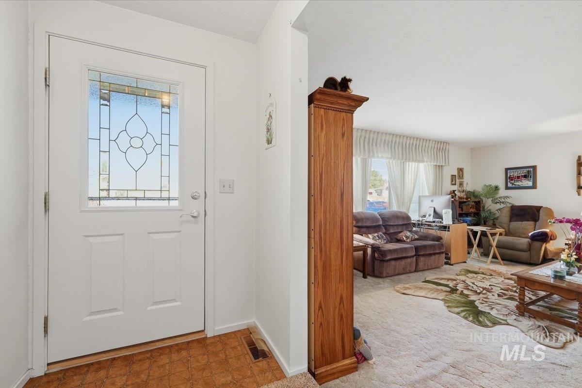 1230 SW 15th St, Ontario, Oregon 97914, 3 Bedrooms, 3 Bathrooms, Residential For Sale, Price $355,000,MLS 99003114