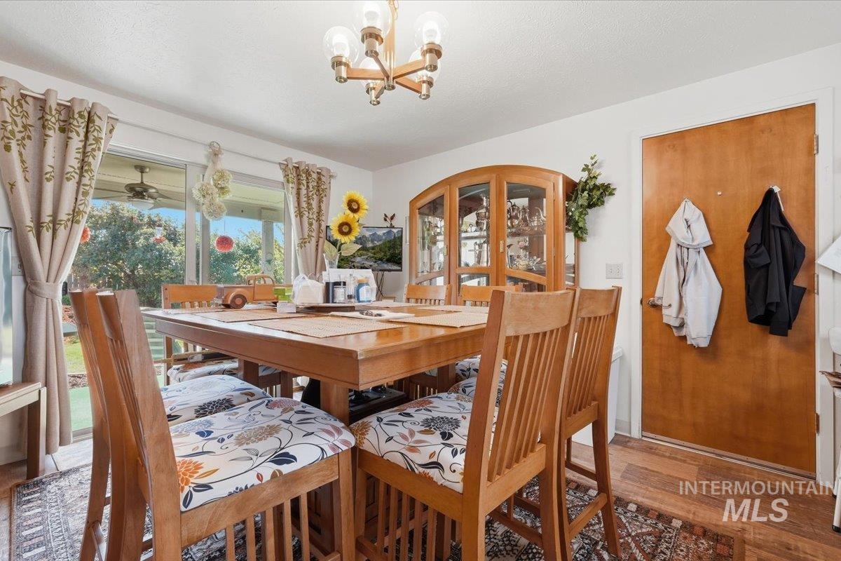 1230 SW 15th St, Ontario, Oregon 97914, 3 Bedrooms, 3 Bathrooms, Residential For Sale, Price $355,000,MLS 99003114